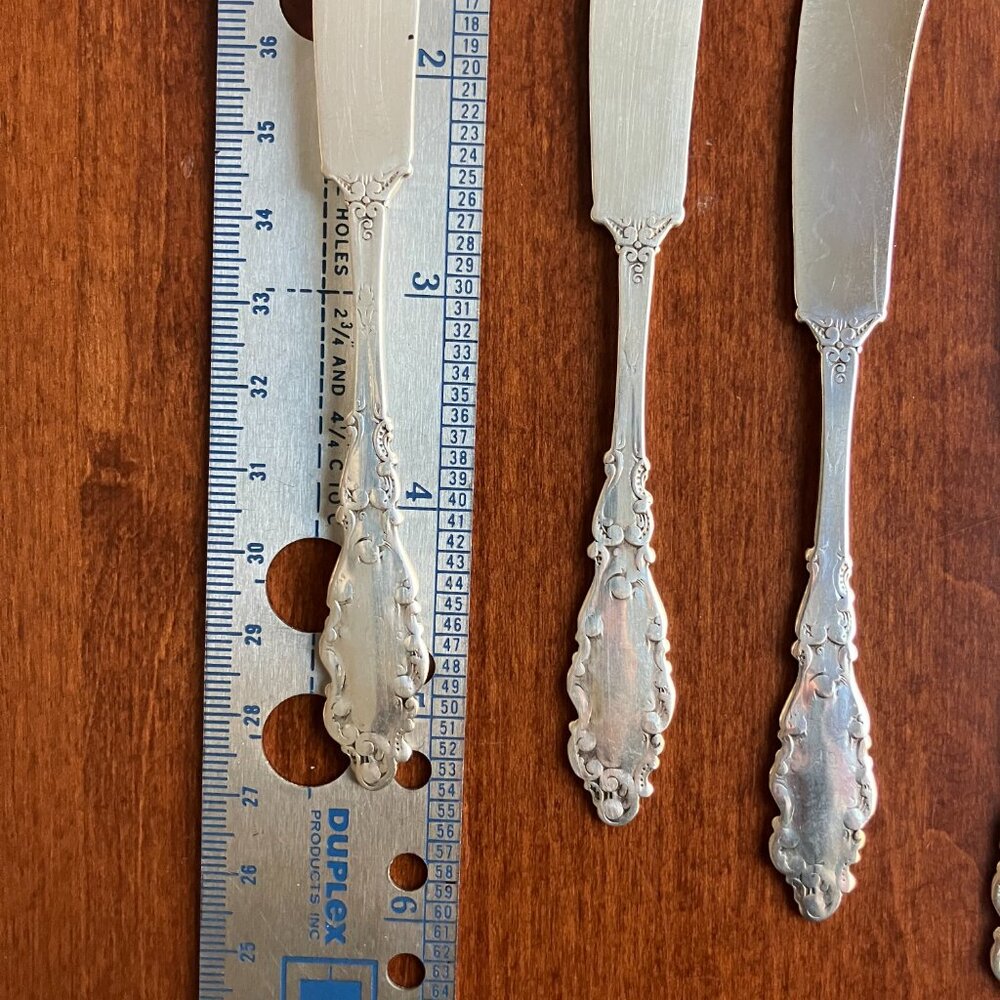Set of 4 - Gorham Sterling Silver Butter Spreaders In Luxembourg Pattern - Picture 10 of 11